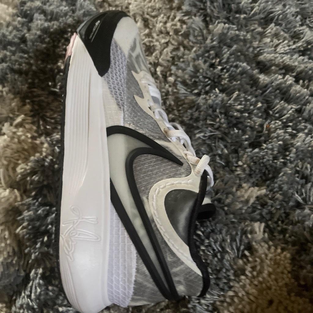 Kyrie 8 basketball shoes size 95