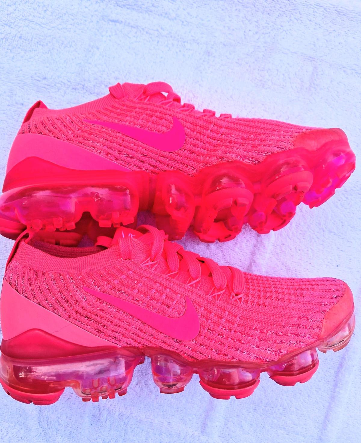Hyper Pink Nike Air Vapormax Flyknit 3 sneakers New No Box