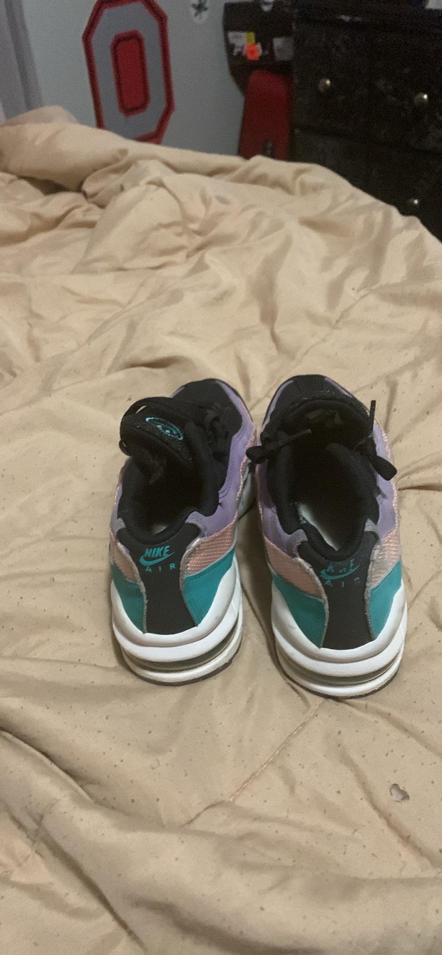 girls Nike swoosh 4y low top shoes