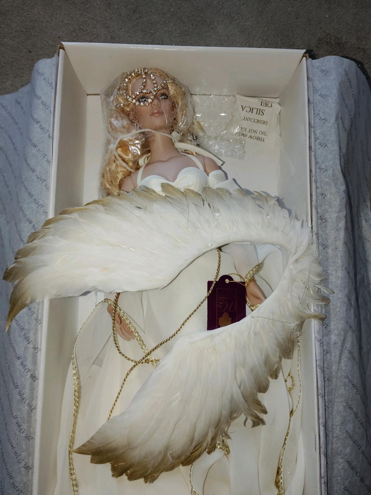 dolls colector items