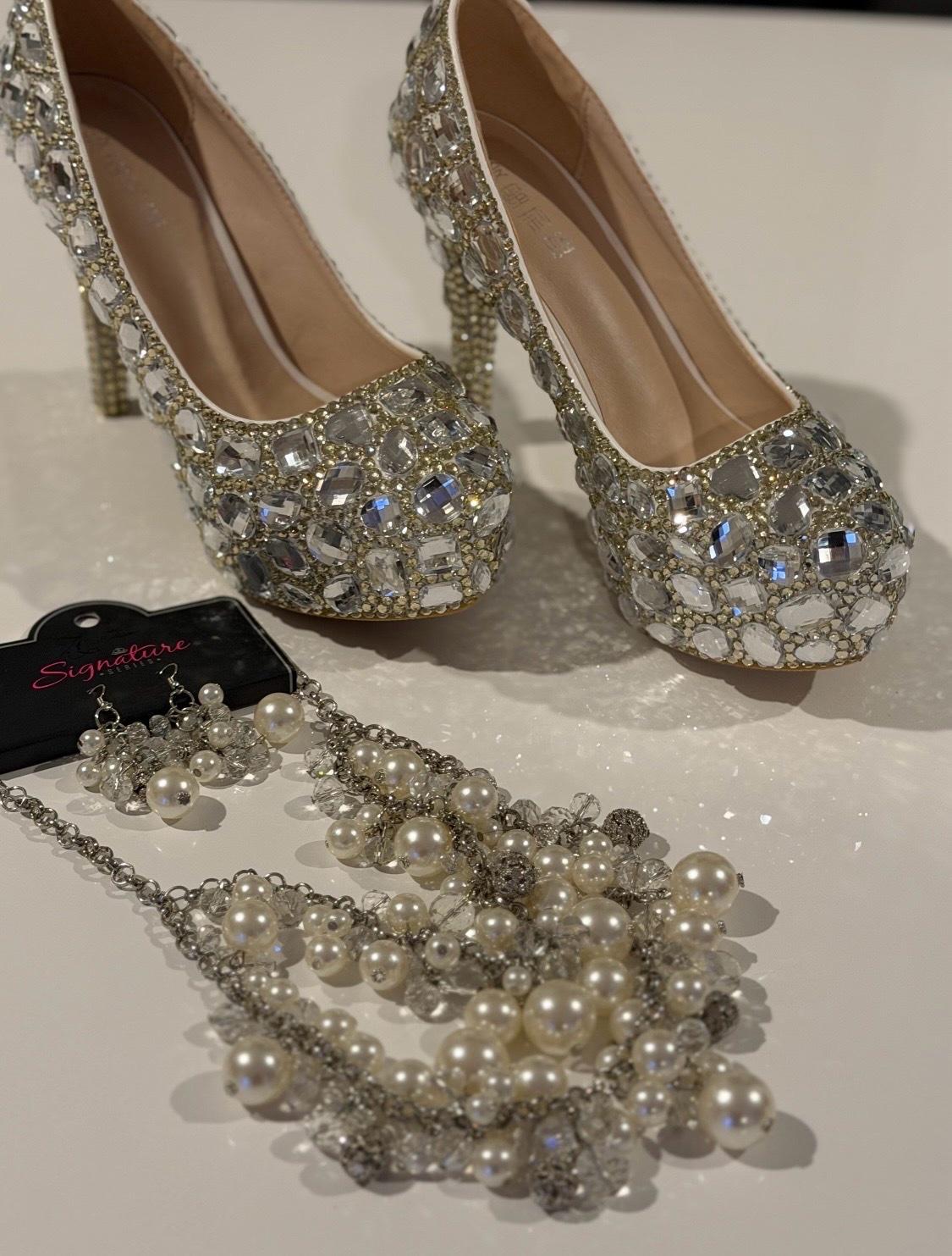 womens size8 Crystal stone sparkly shoes
