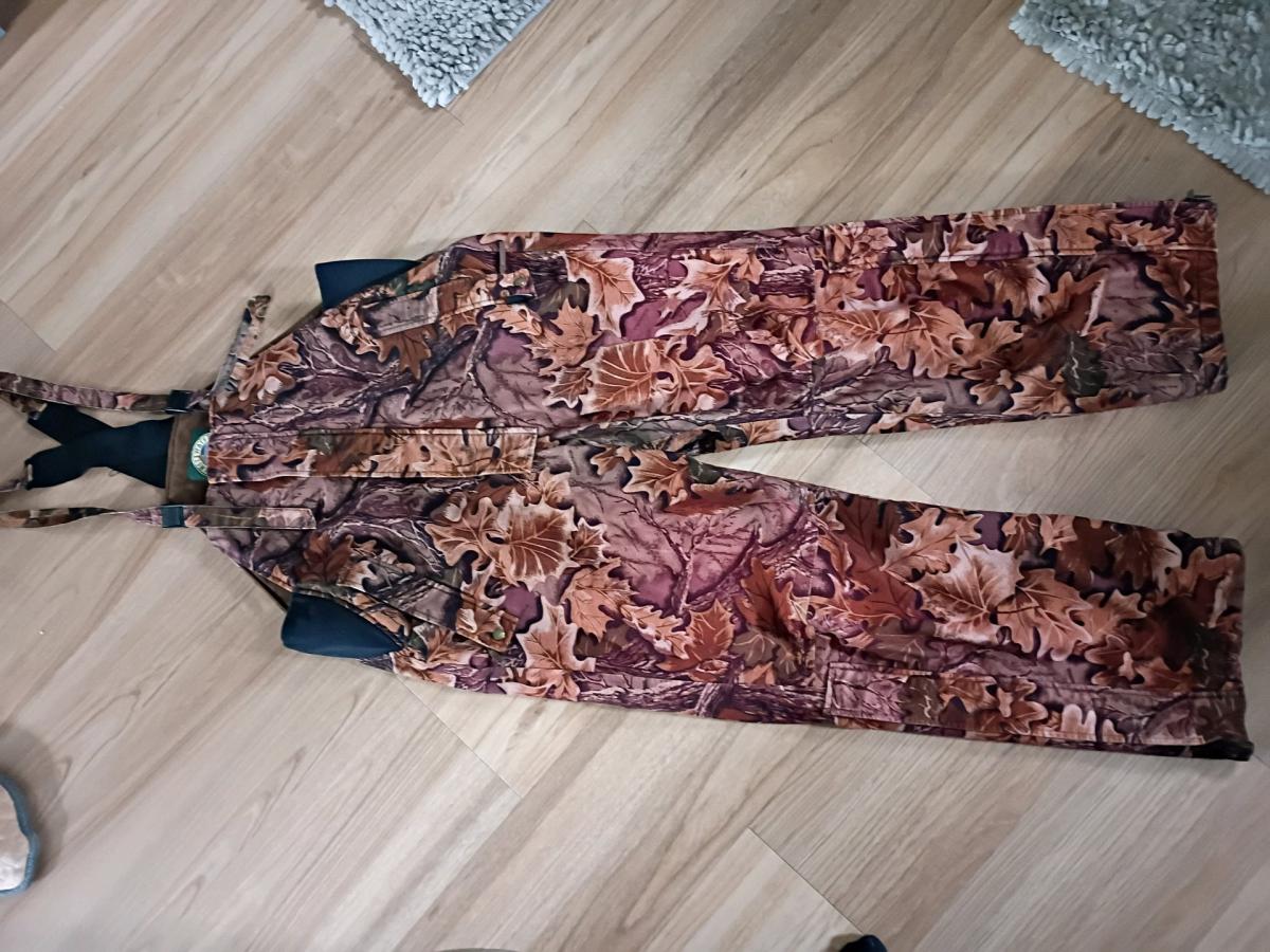 lots of hunting gear send me an offer