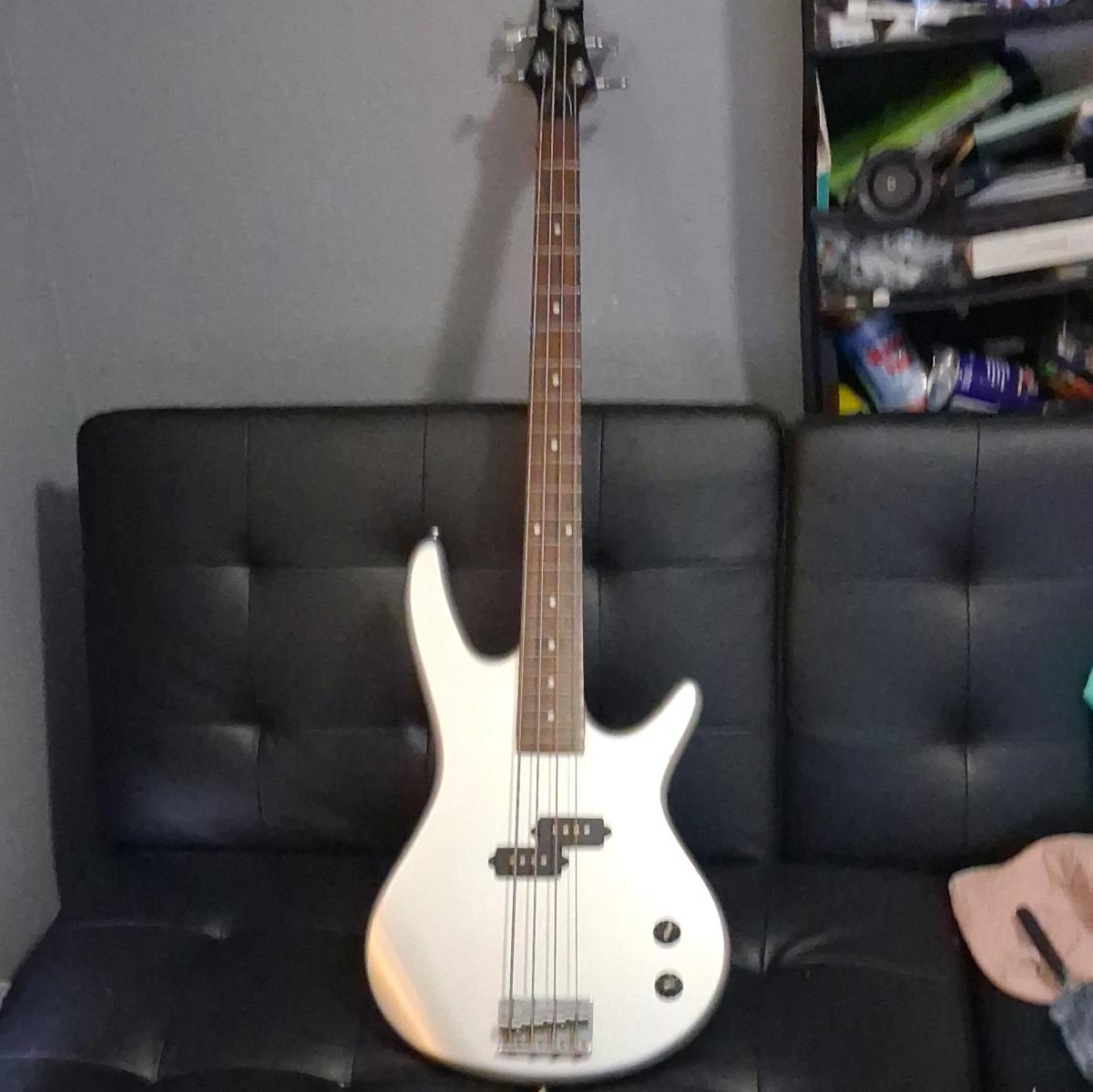 Ibanez GSR100 4String Electric Bass Guitar  Great Co