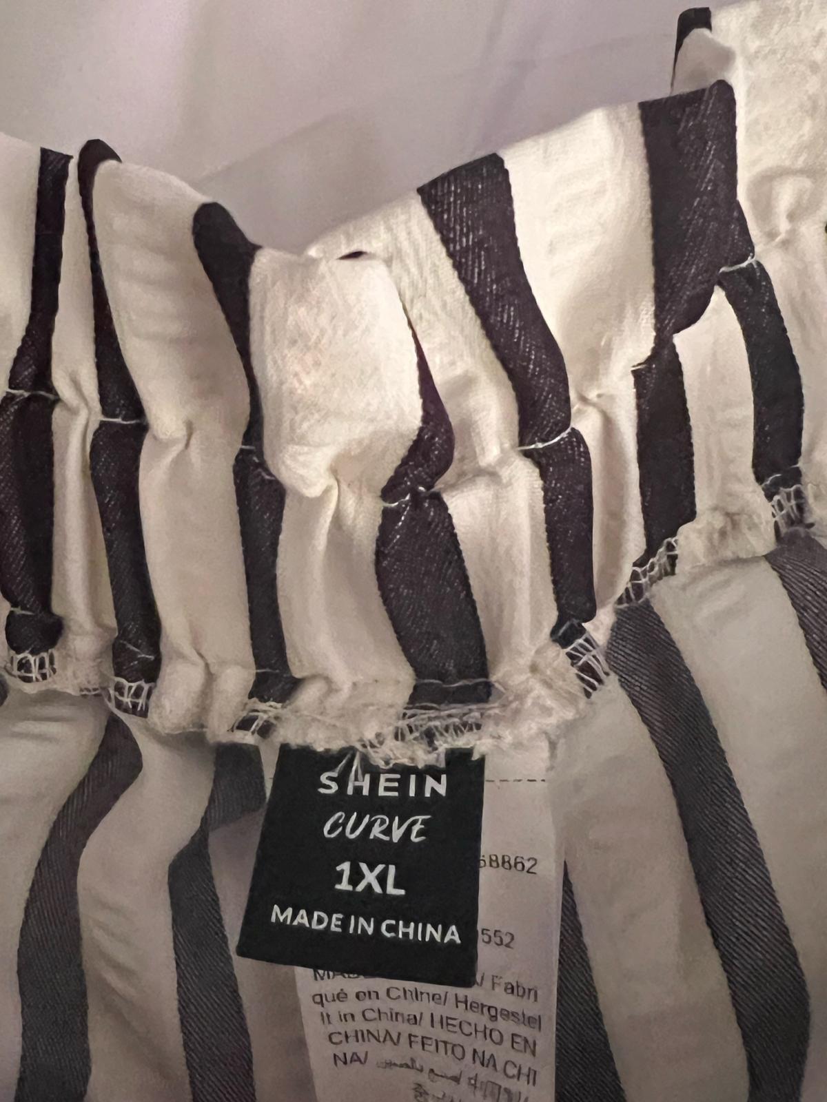 womens 1xl strip black and white shorts like new