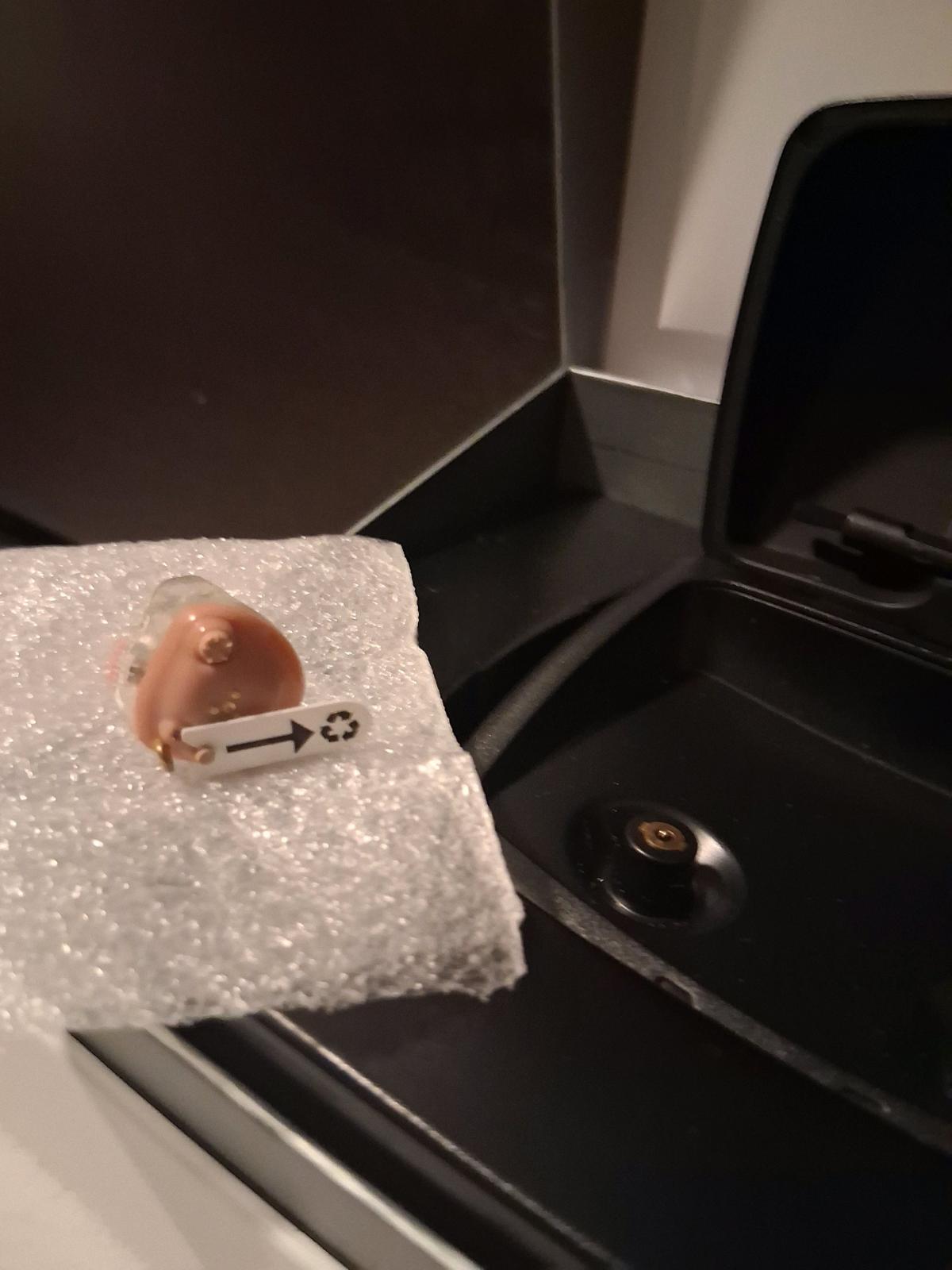 Hearing Aids Brand New BOTH EVOLV rechargeable EVERYTHING IN