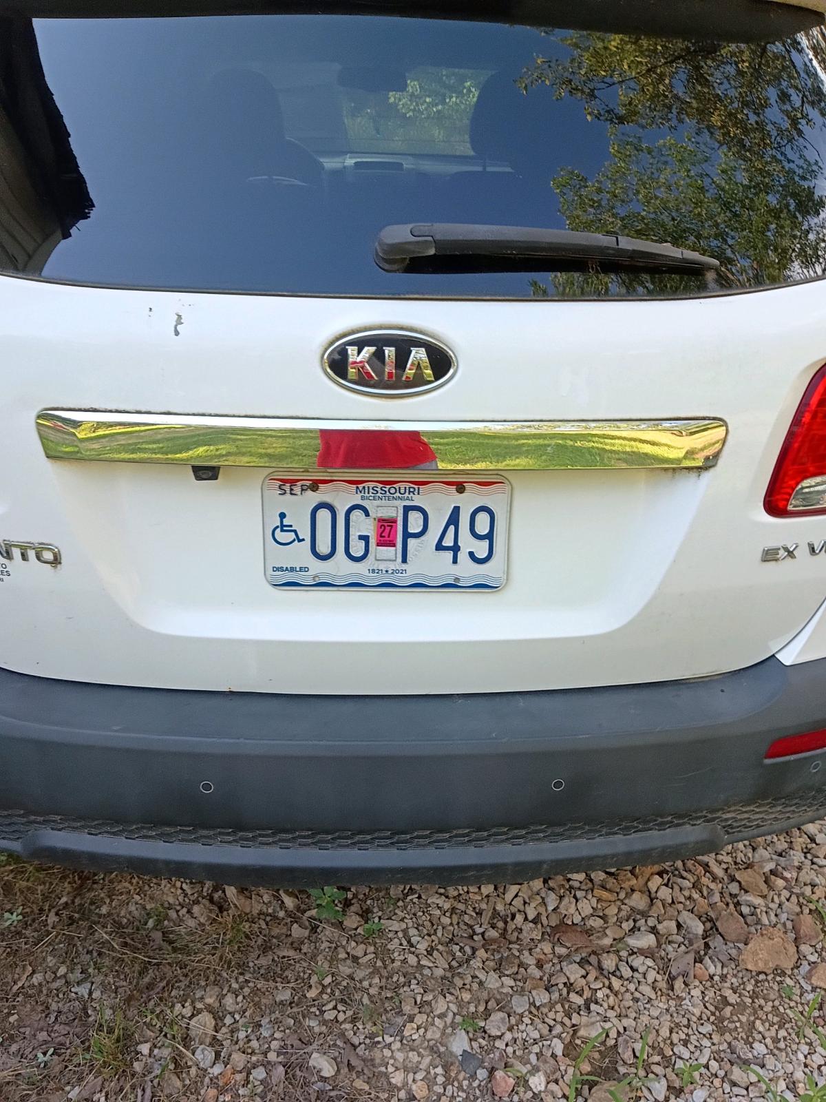 2013 white Kia Sorento