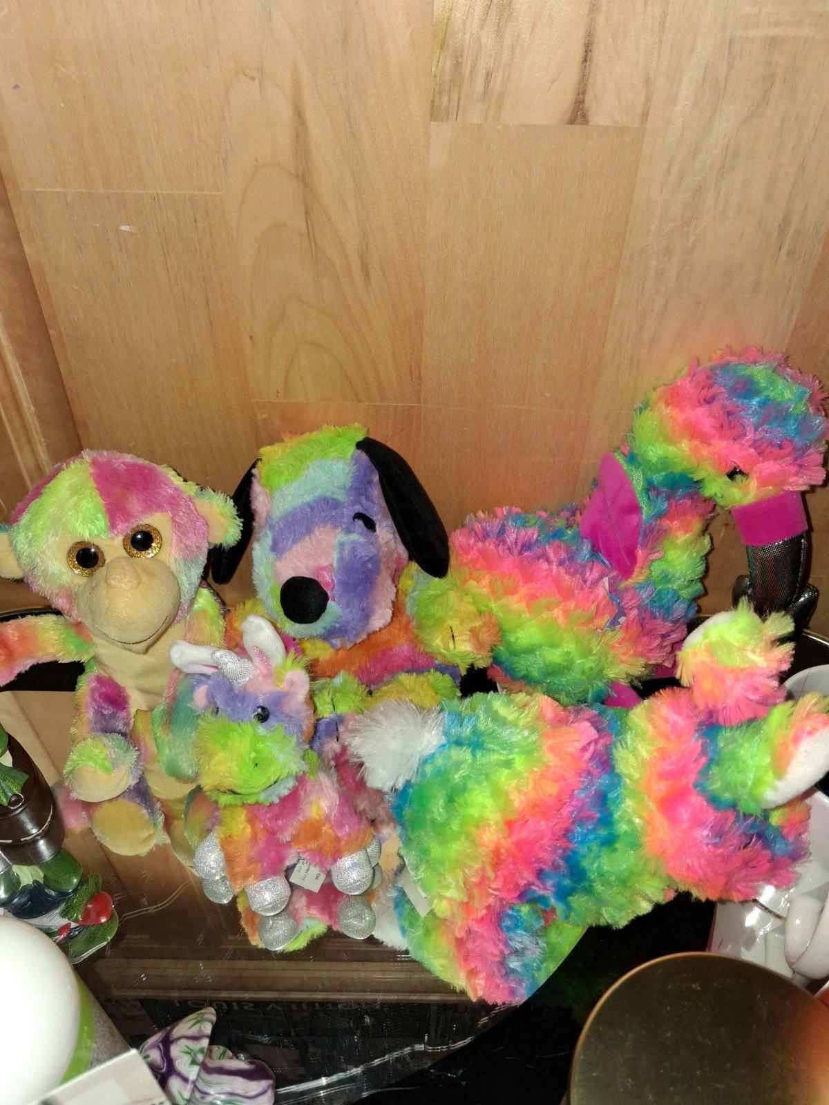 Hallmark tie die snoopy and other plush toys