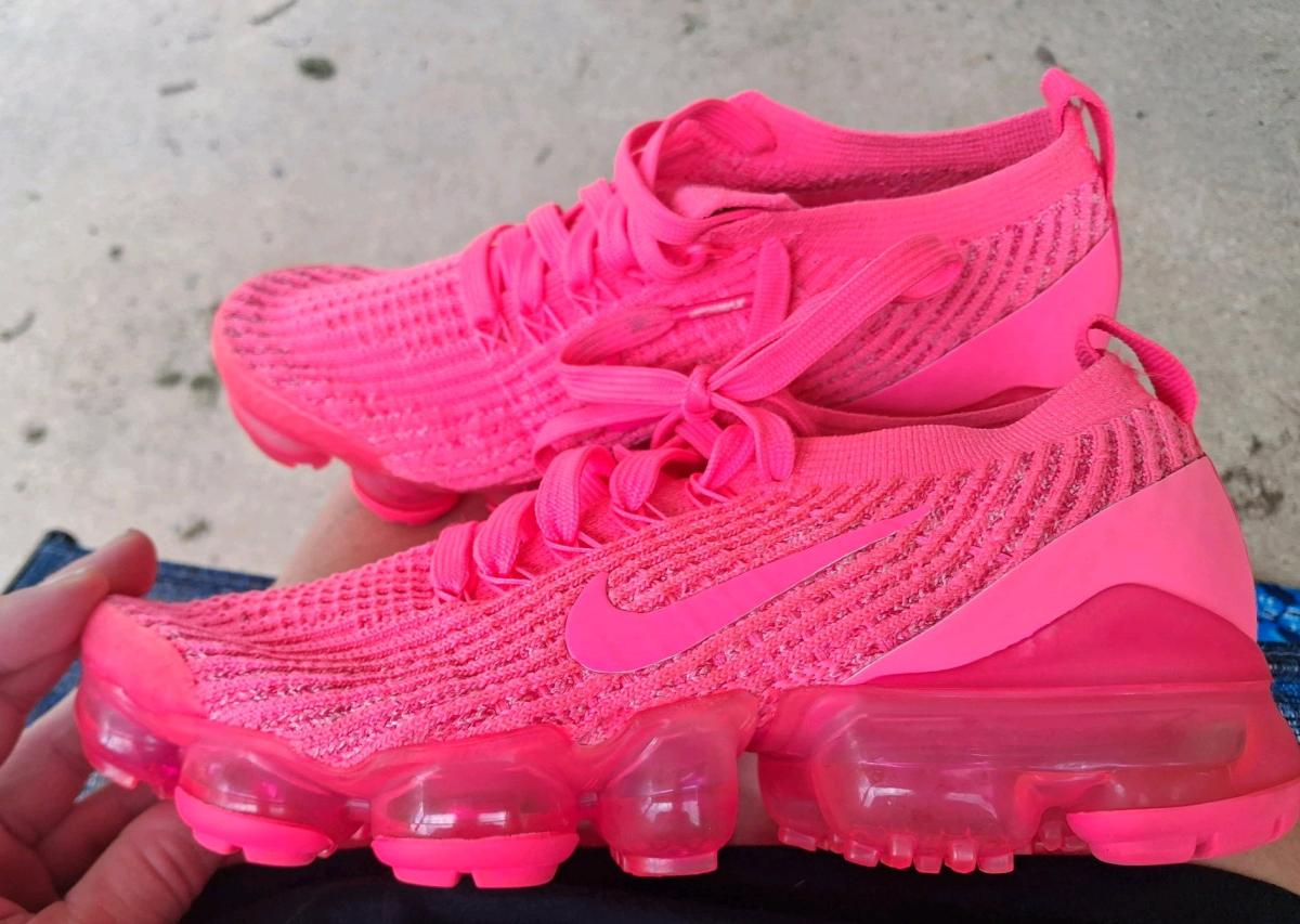 Hyper Pink Nike Air Vapormax Flyknit 3 sneakers New No Box
