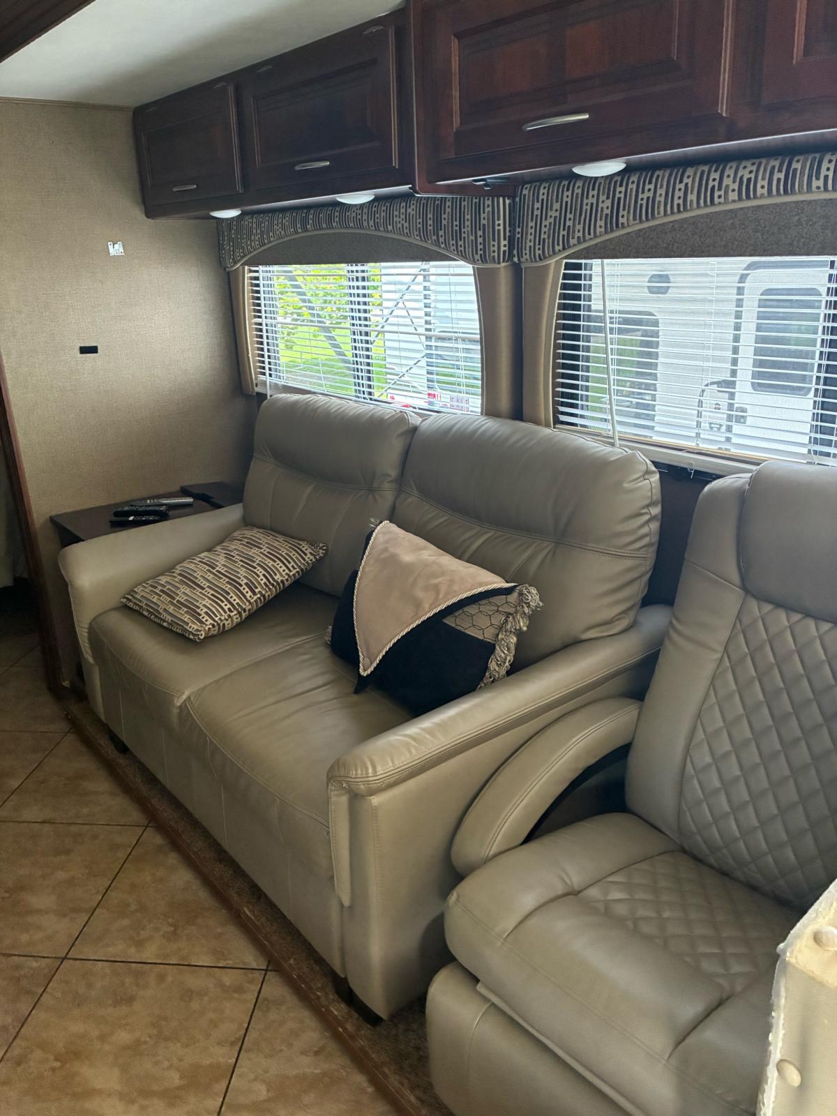 2015 Coachmen Mirada 35LS