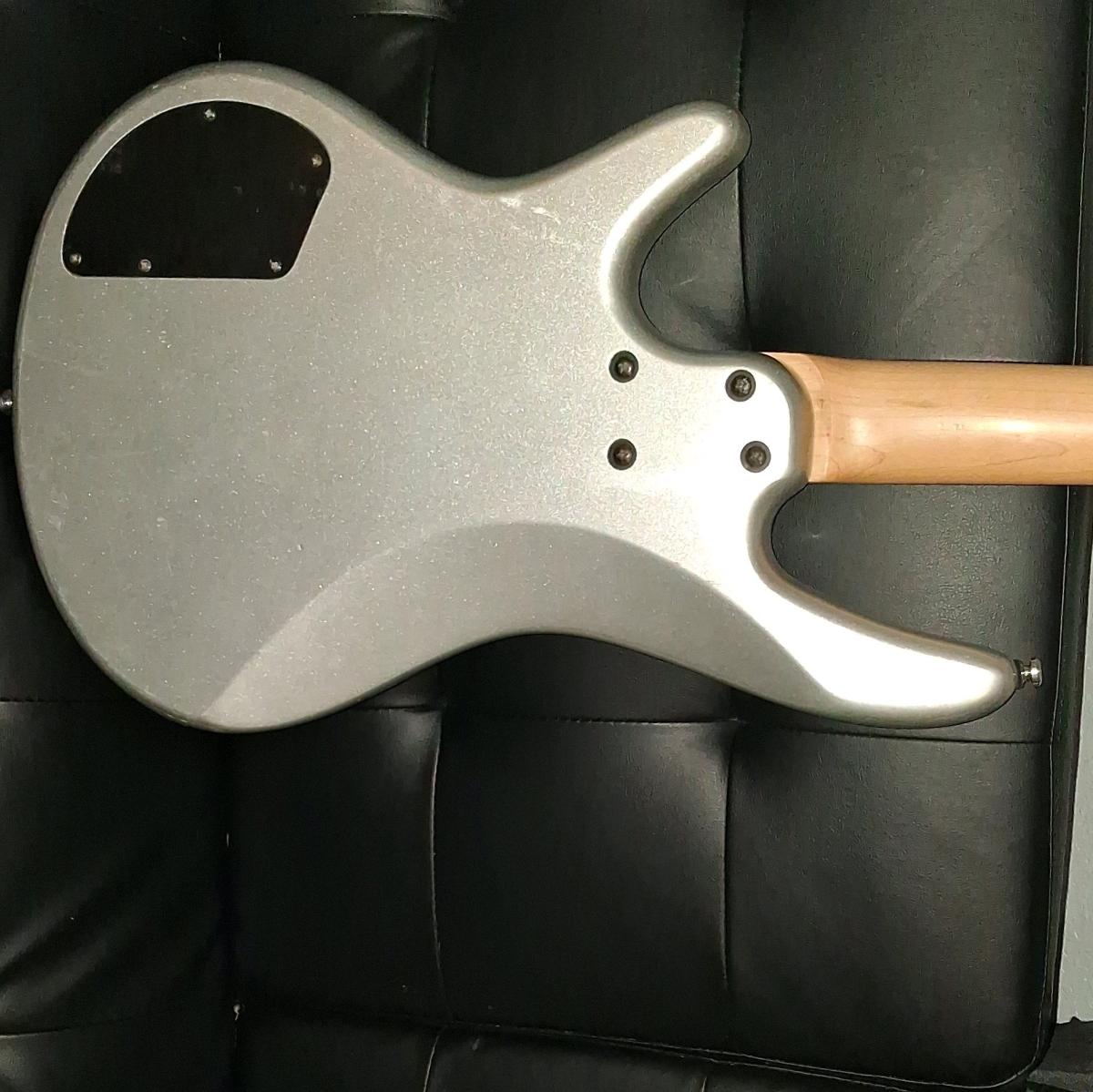 Ibanez GSR100 4String Bass Guitar  White  Great Condition