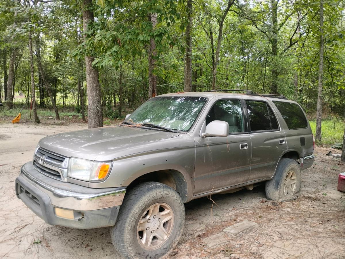 A 2001 Toyota 4 Runner SR5 Tow Package