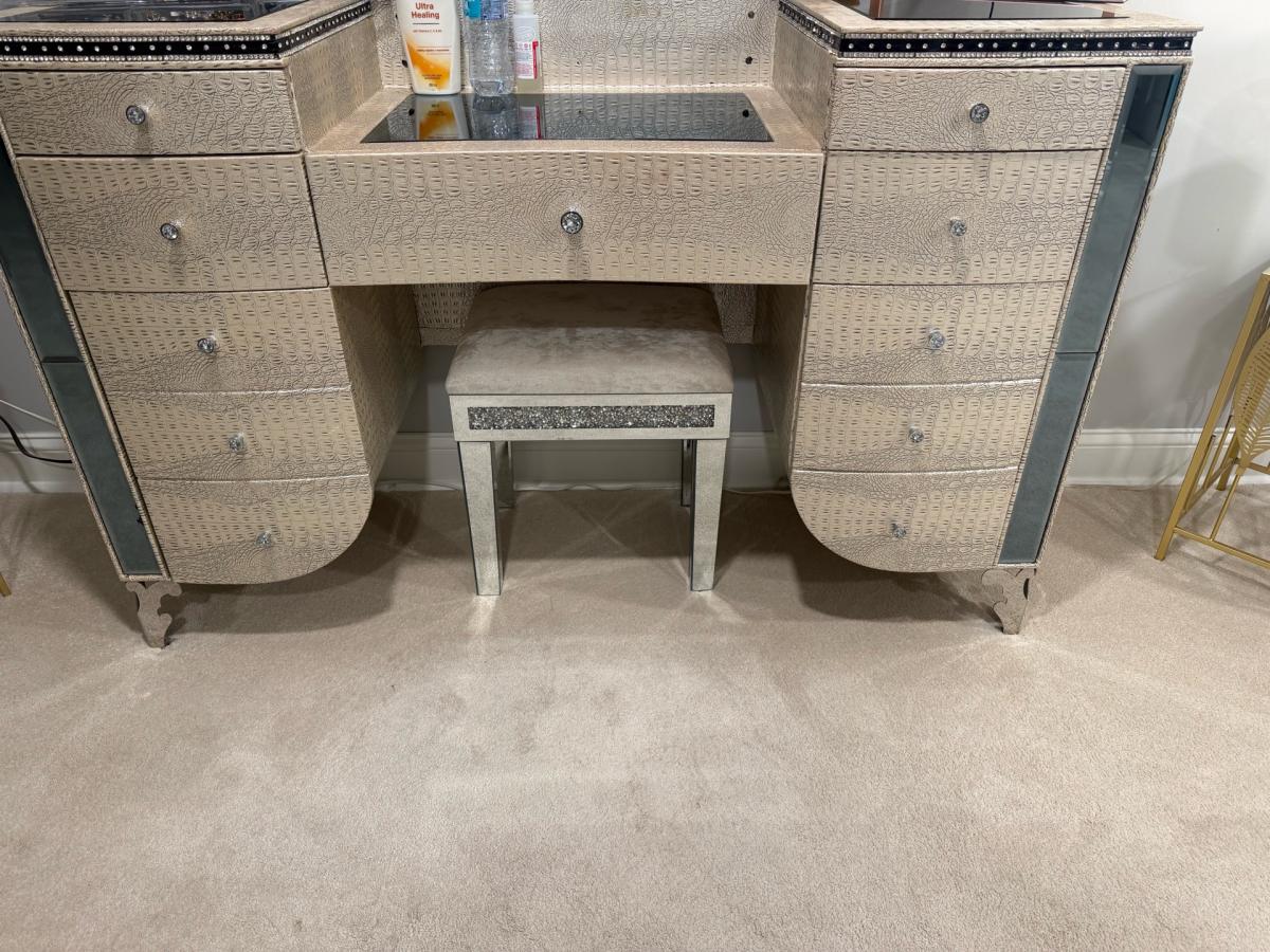 Vanity no mirror no chair very good quality purchased at Ra