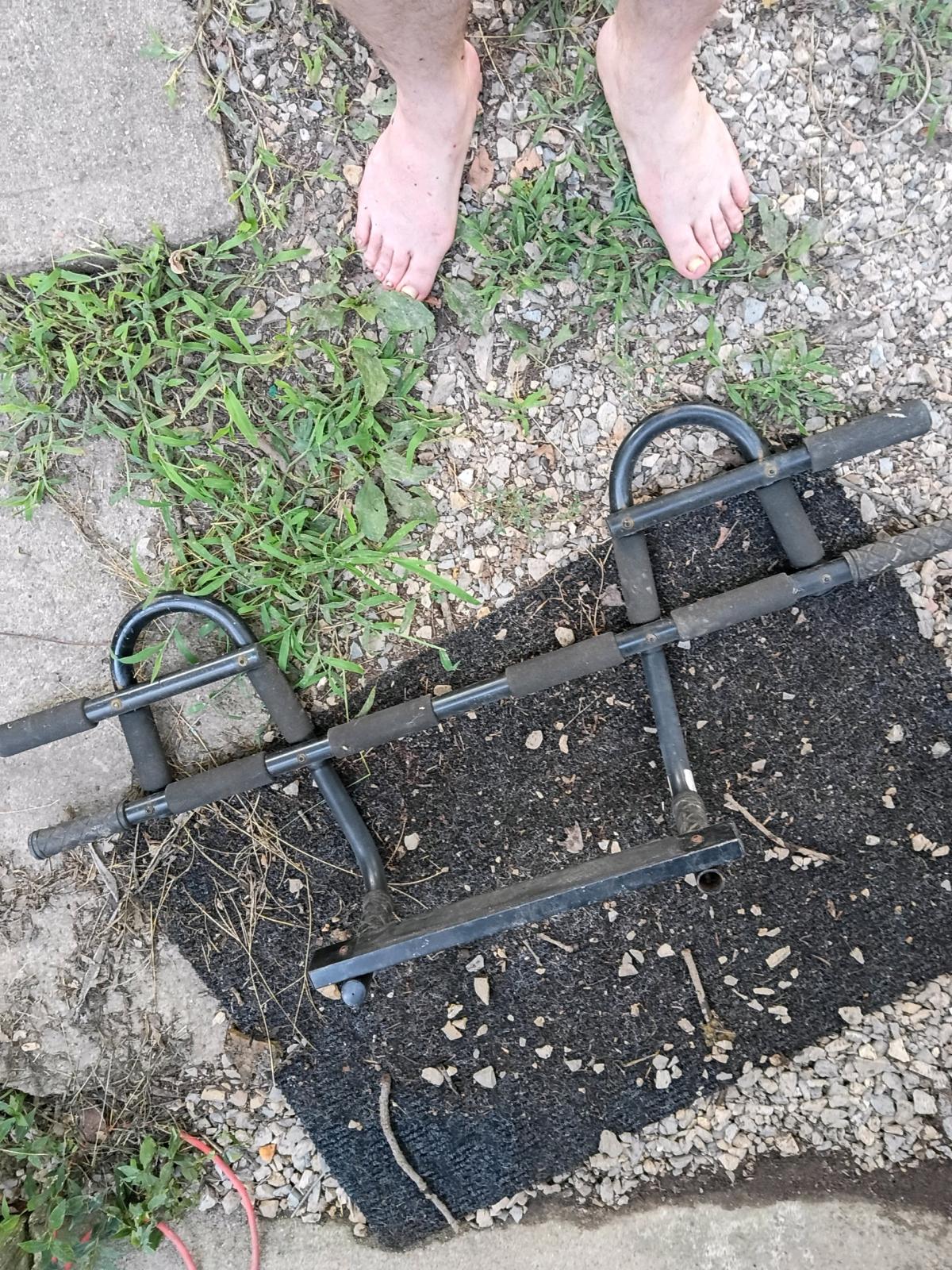 pull up bar slightly used
