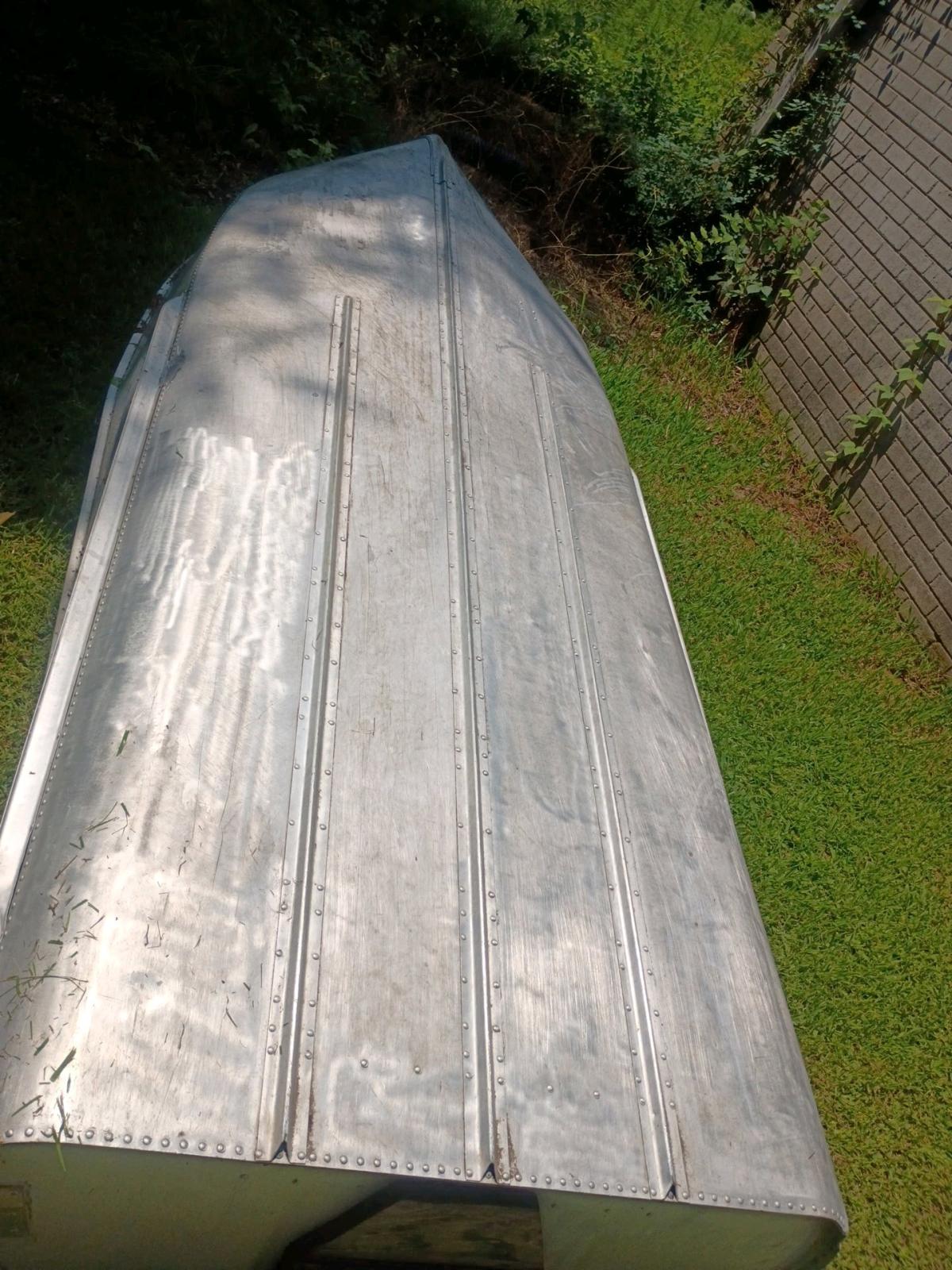 12 ft Jon boat NO LEAKS