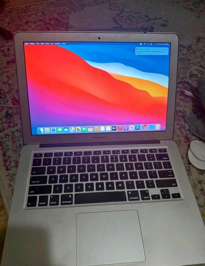 Apple laptop