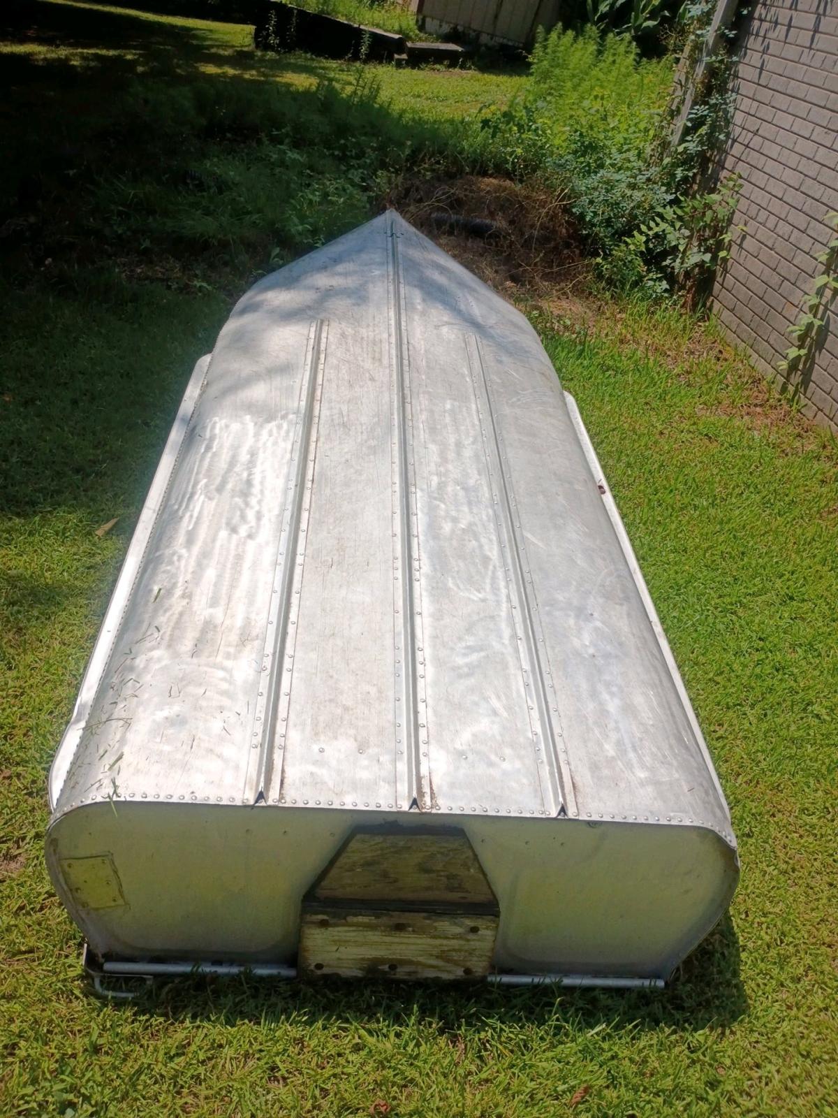 12 ft Jon boat NO LEAKS