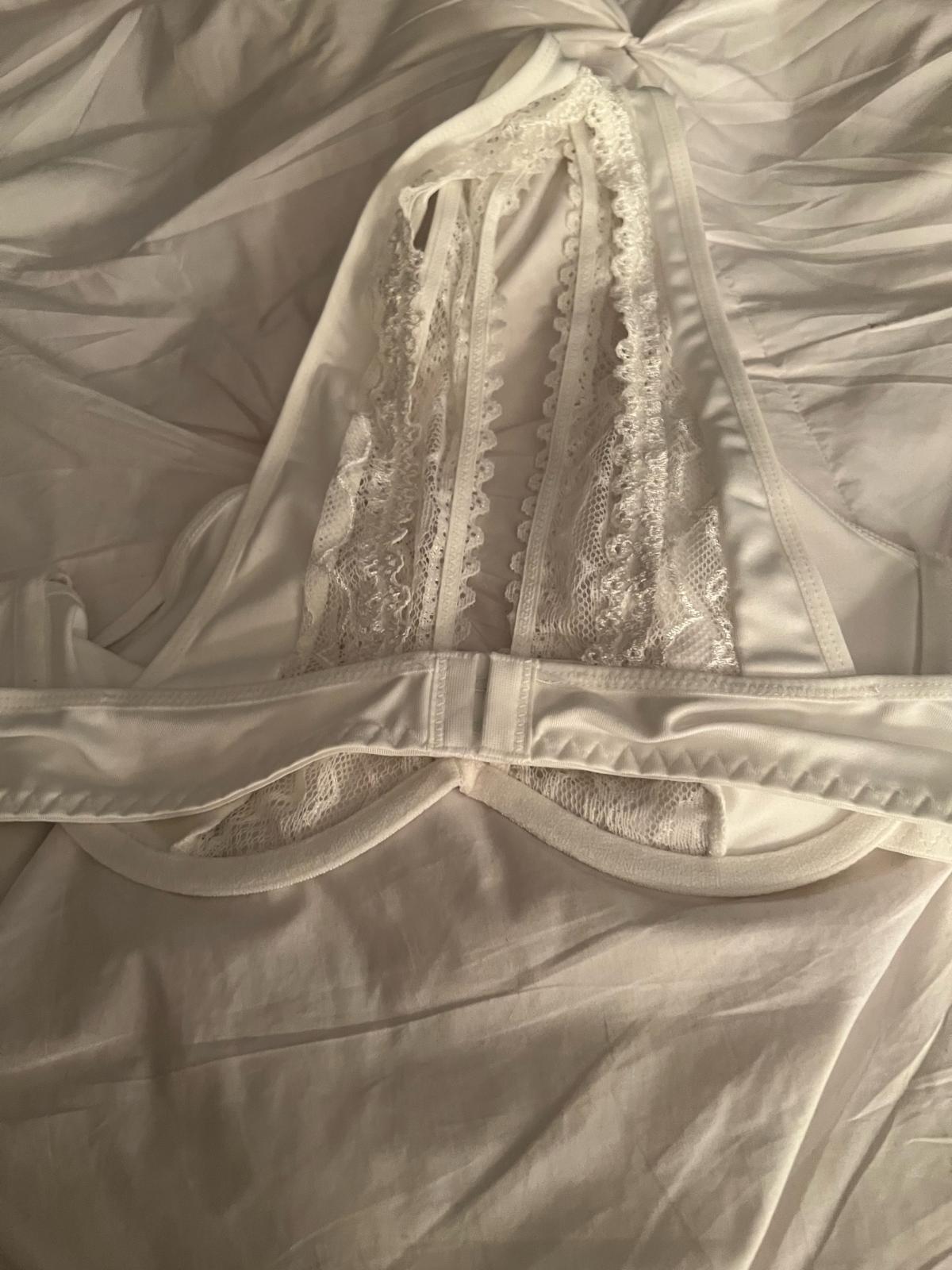 White bra lg never worn