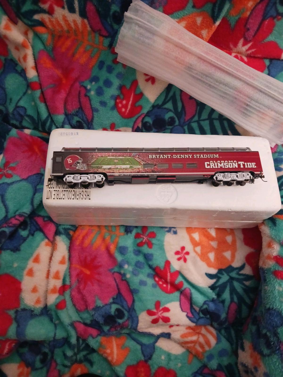 ALABAMA ROLL TIDE TRAIN SET NEW IN BOX