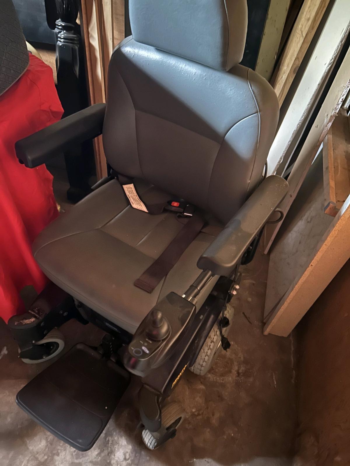 scooter chair with joystick may need new battery not sure