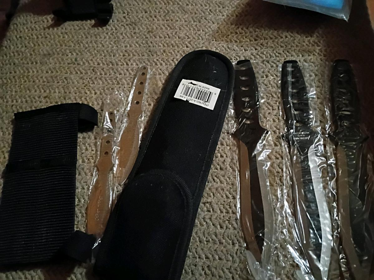 throwing knifes 3 big ones with case 2 small ones with case
