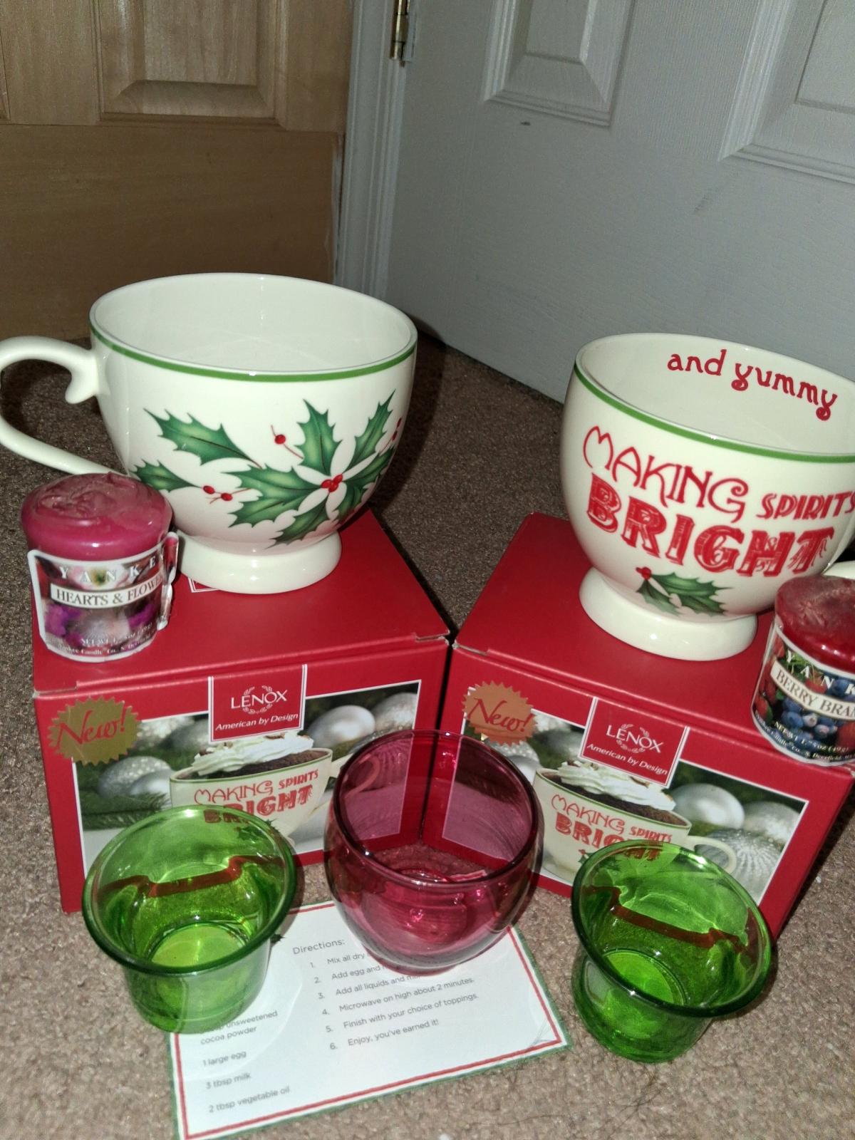 home decor Lenox 2 christmas mugs and 2 Yankee candles ext