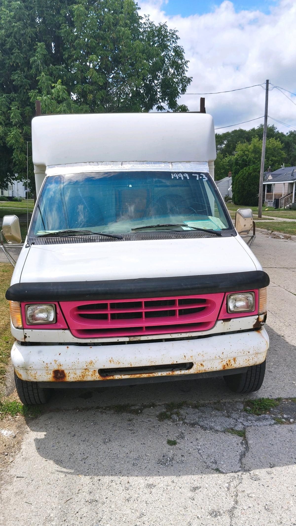 1999 Ford E350 Econoline truck