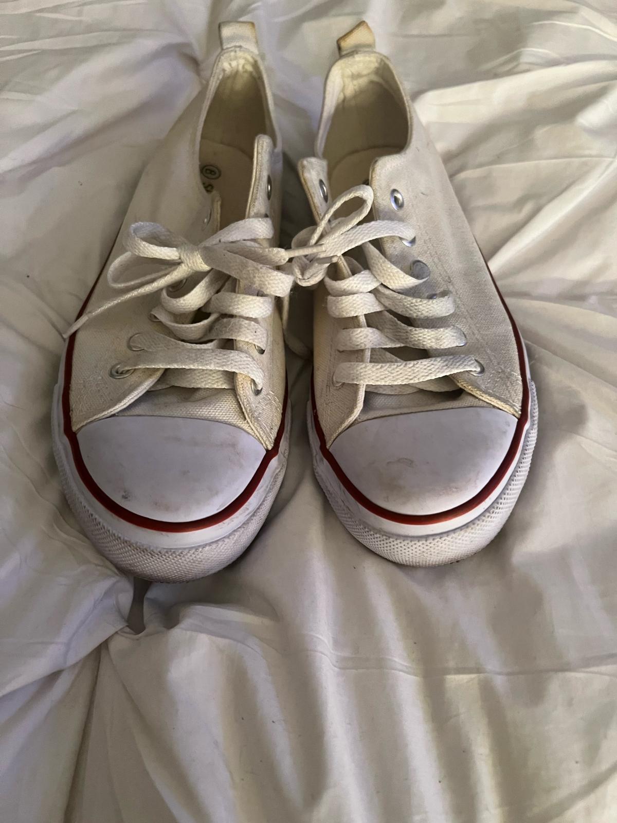 Womens sneakers in various colors size8