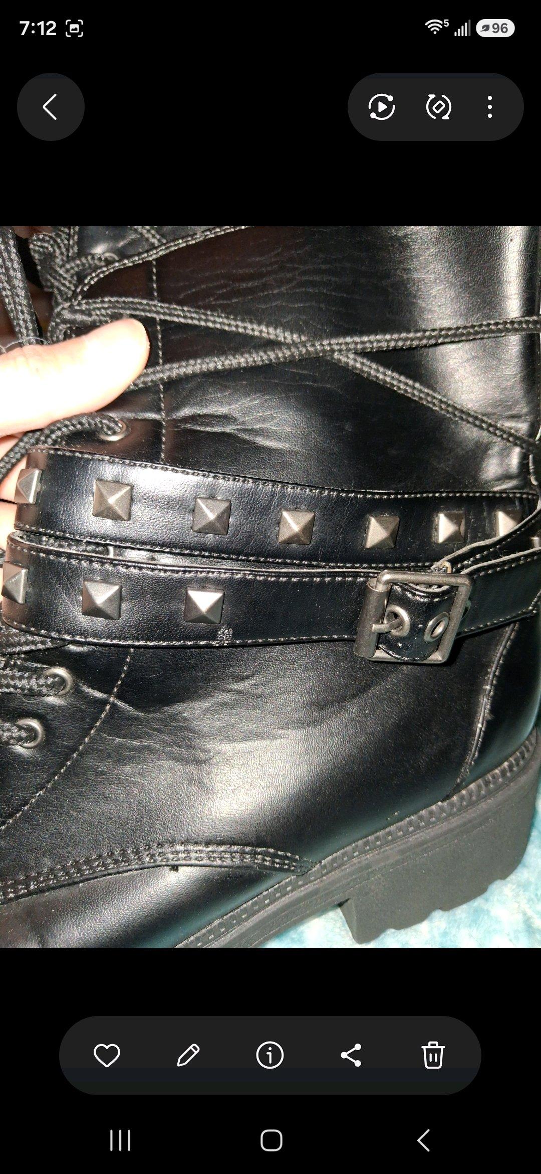 ladys 9 black boots worn but still in great shape