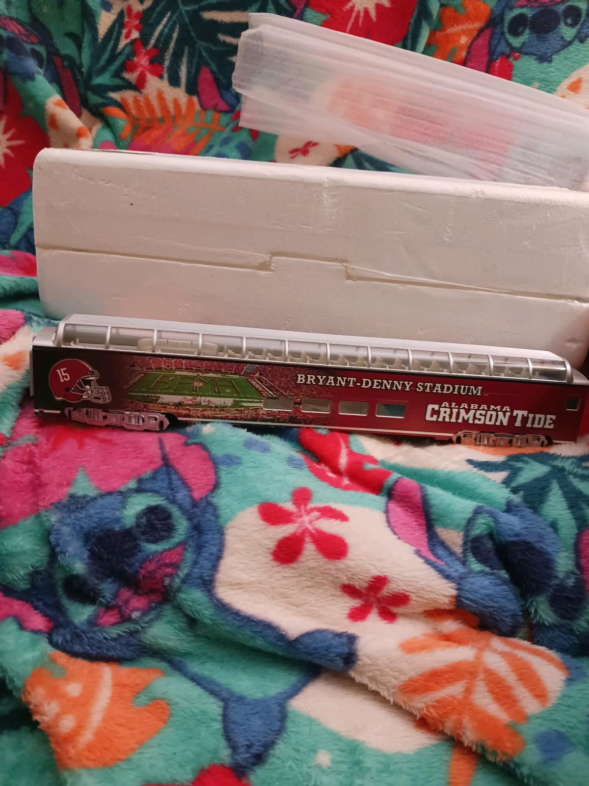 ALABAMA ROLL TIDE TRAIN SET NEW IN BOX