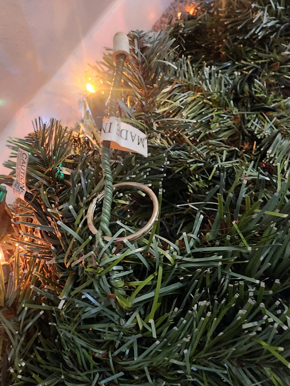 Realistic 9ft flocked garland w multi lights and pinecones