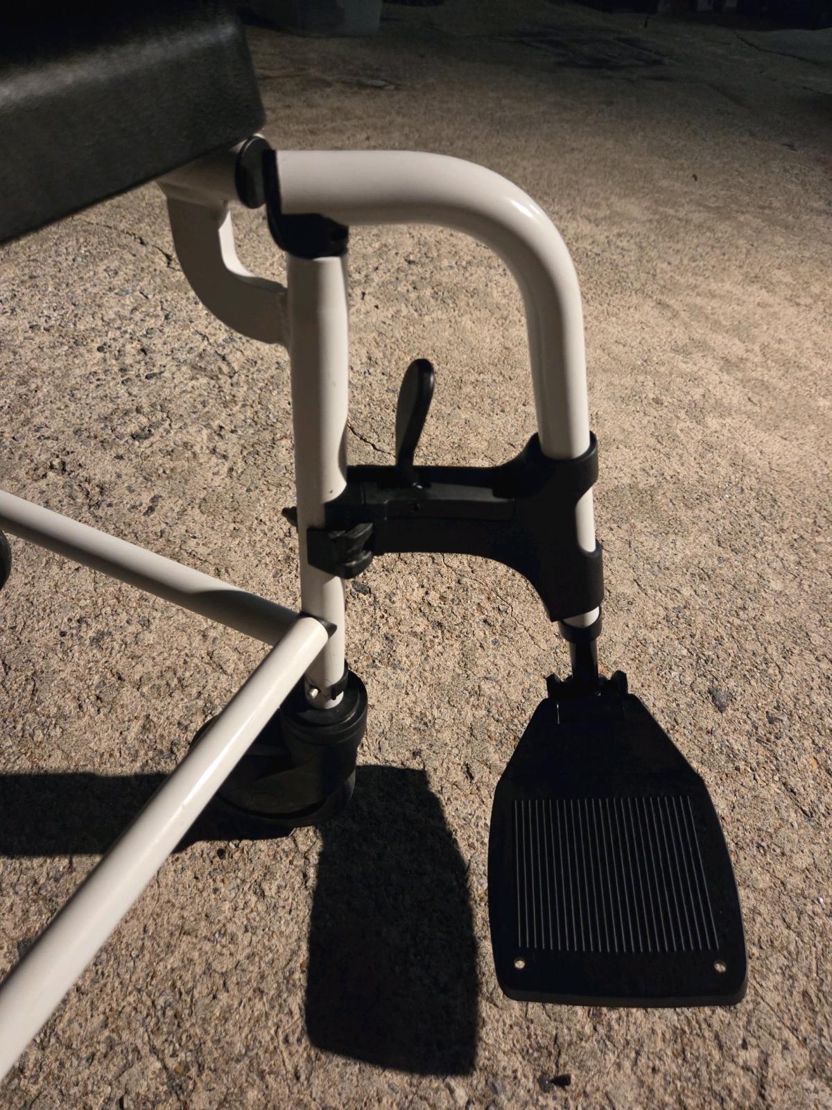 wheel chair very clean and operable