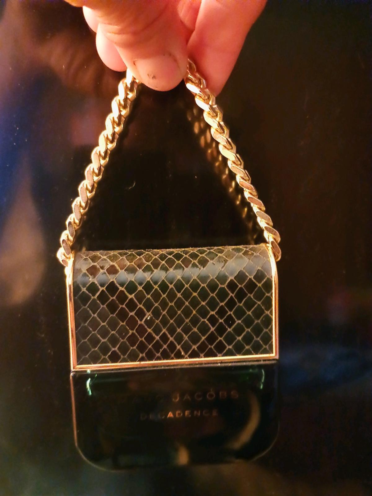 distant Marc Jacobs cologne for women