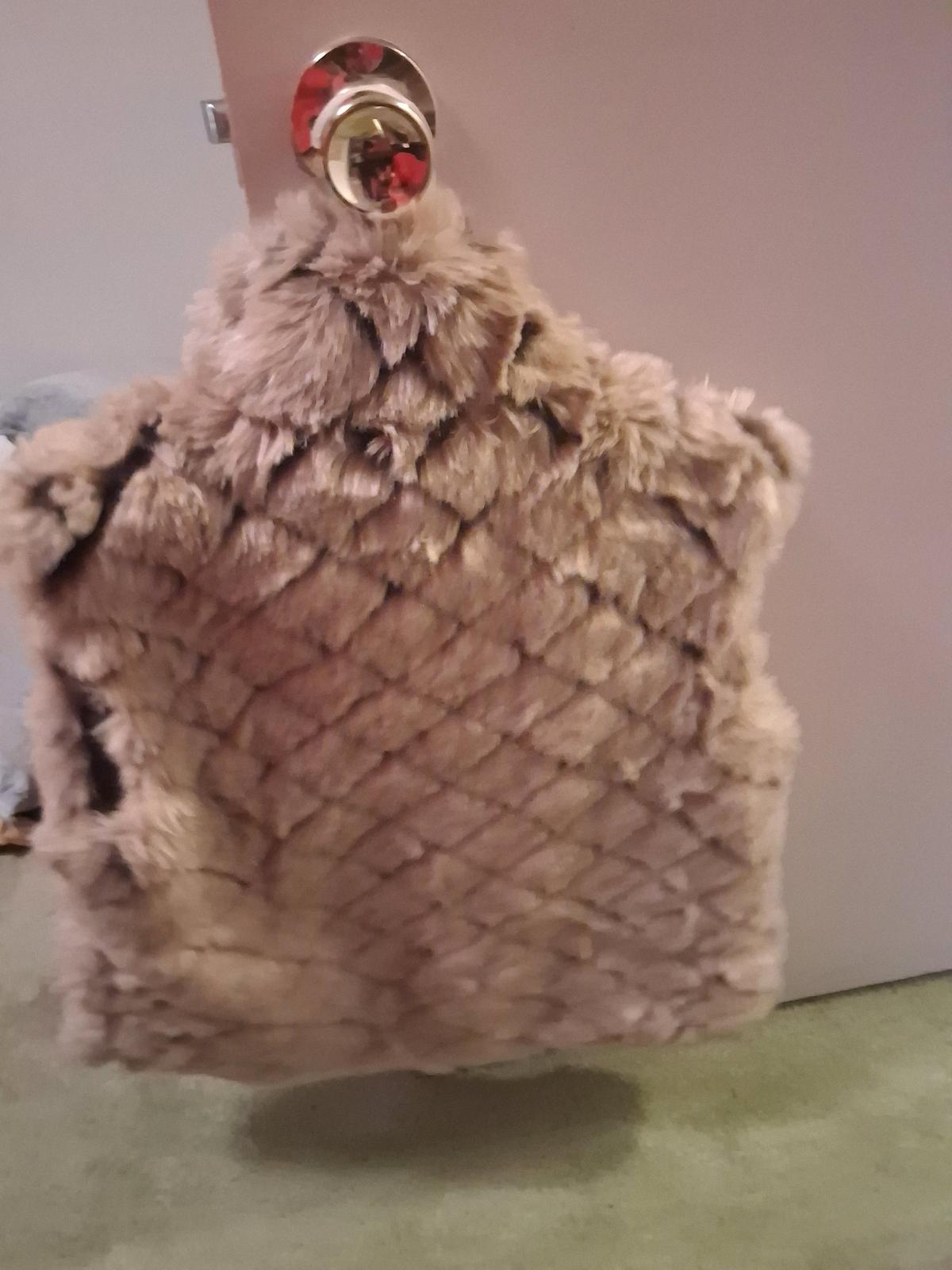baxis faux fur