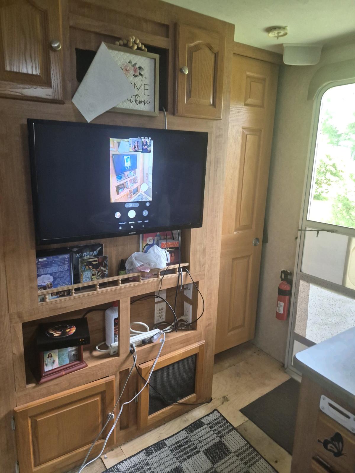 33 ft pull behind camper