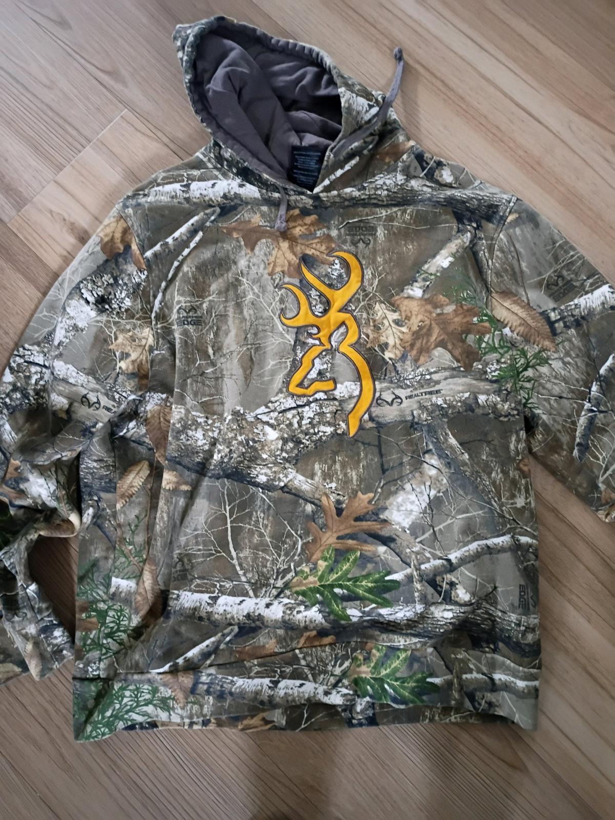 lots of hunting gear send me an offer