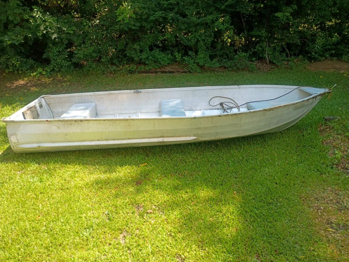 12 ft Jon boat NO LEAKS