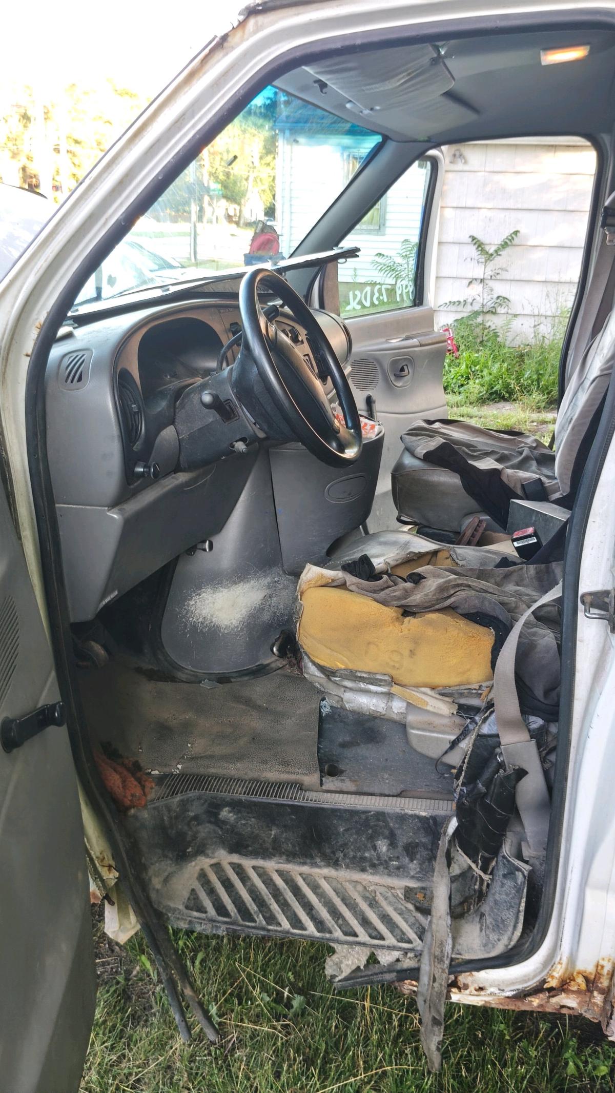 1999 Ford E350 Econoline truck