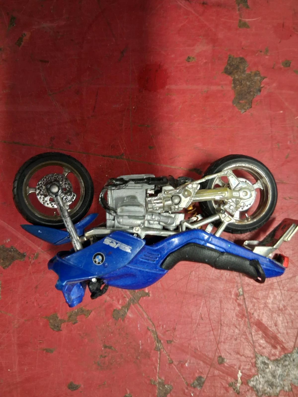 5 diecast motorbikes