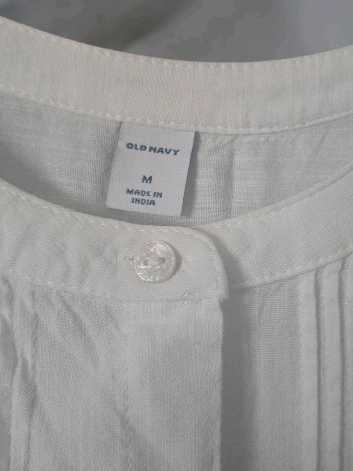 Old Navy Womens Sleeveless ButtonFront Blouse  Medium  White