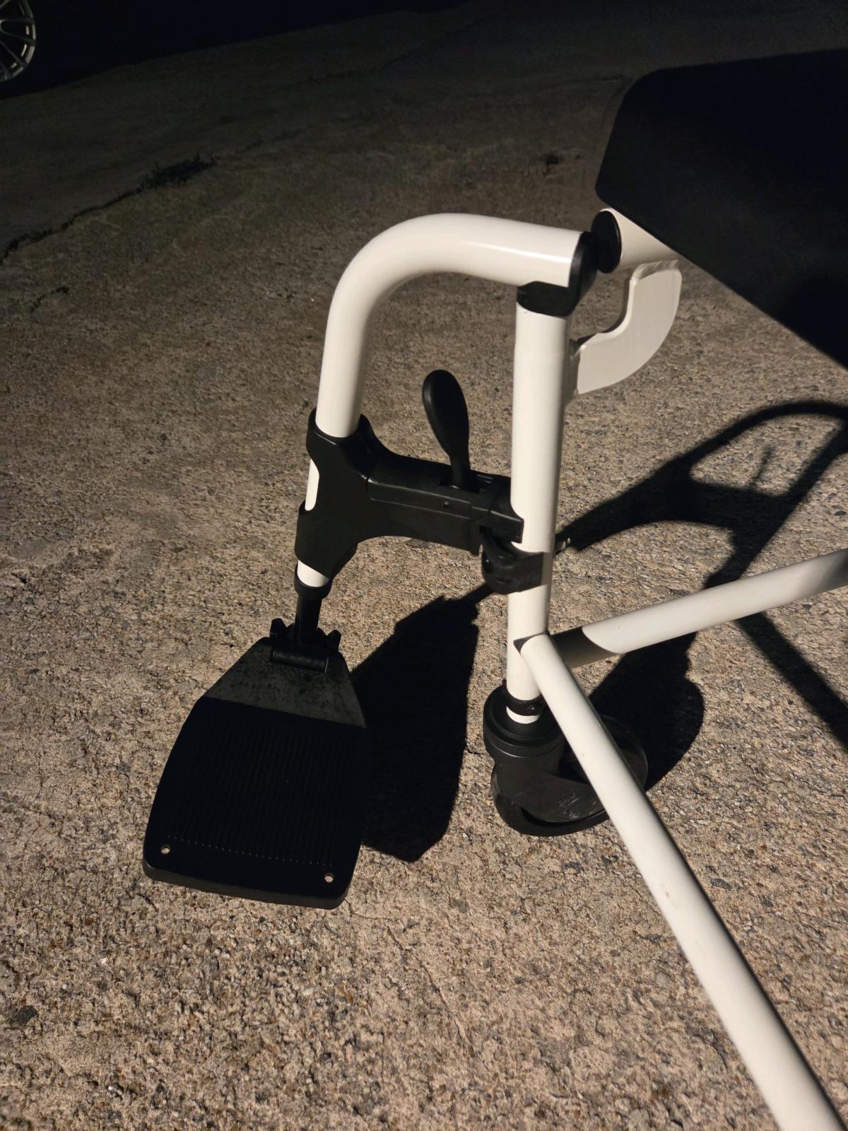 wheel chair very clean and operable