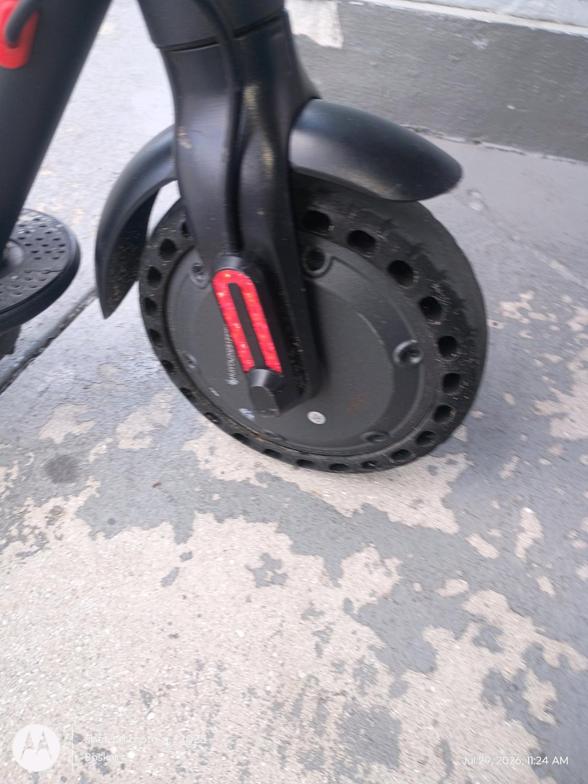 Joyhis JS Android Electric Scooter W Charger