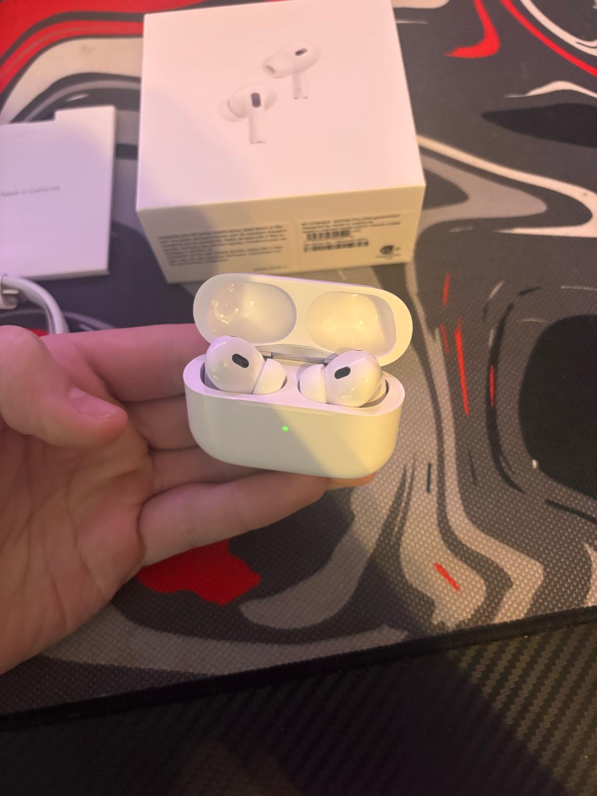AIRPOD PRO 2s with case