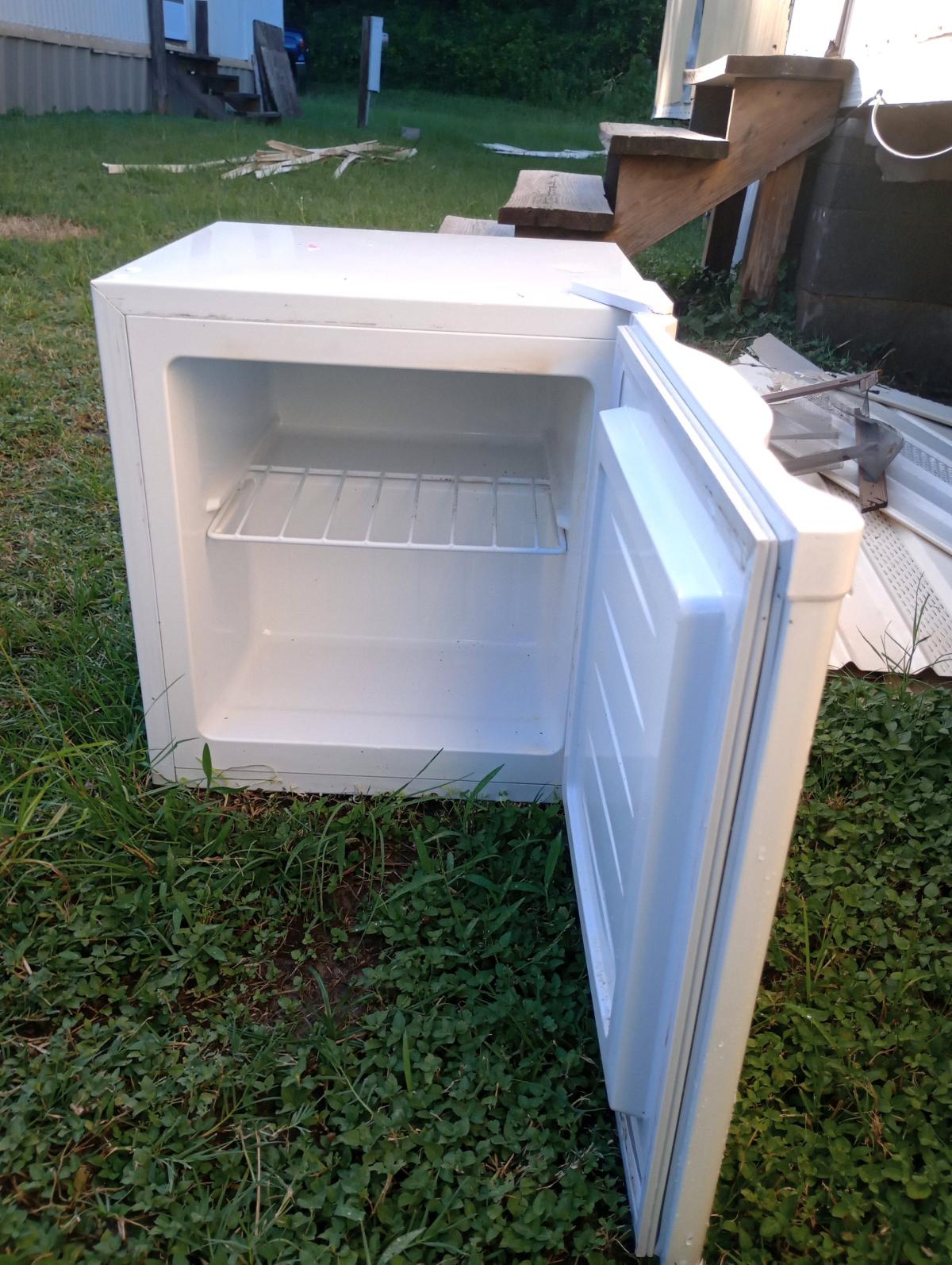 compact mini fridge