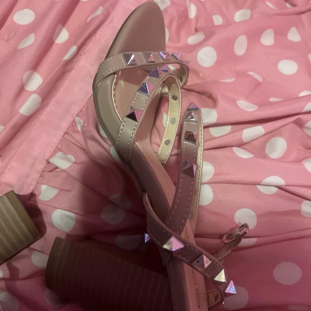 brown and gray sandals size 8