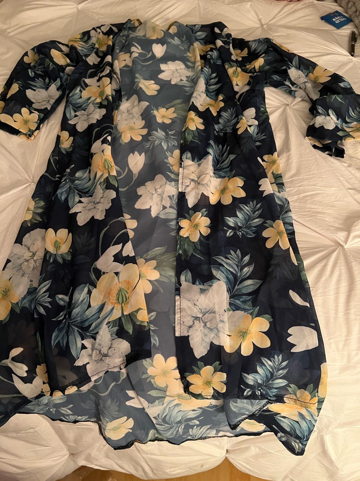 3piece outfit size lg never worn