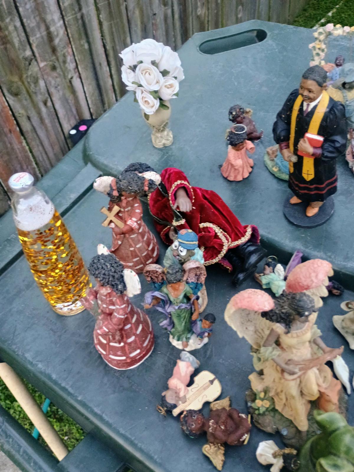 figurines