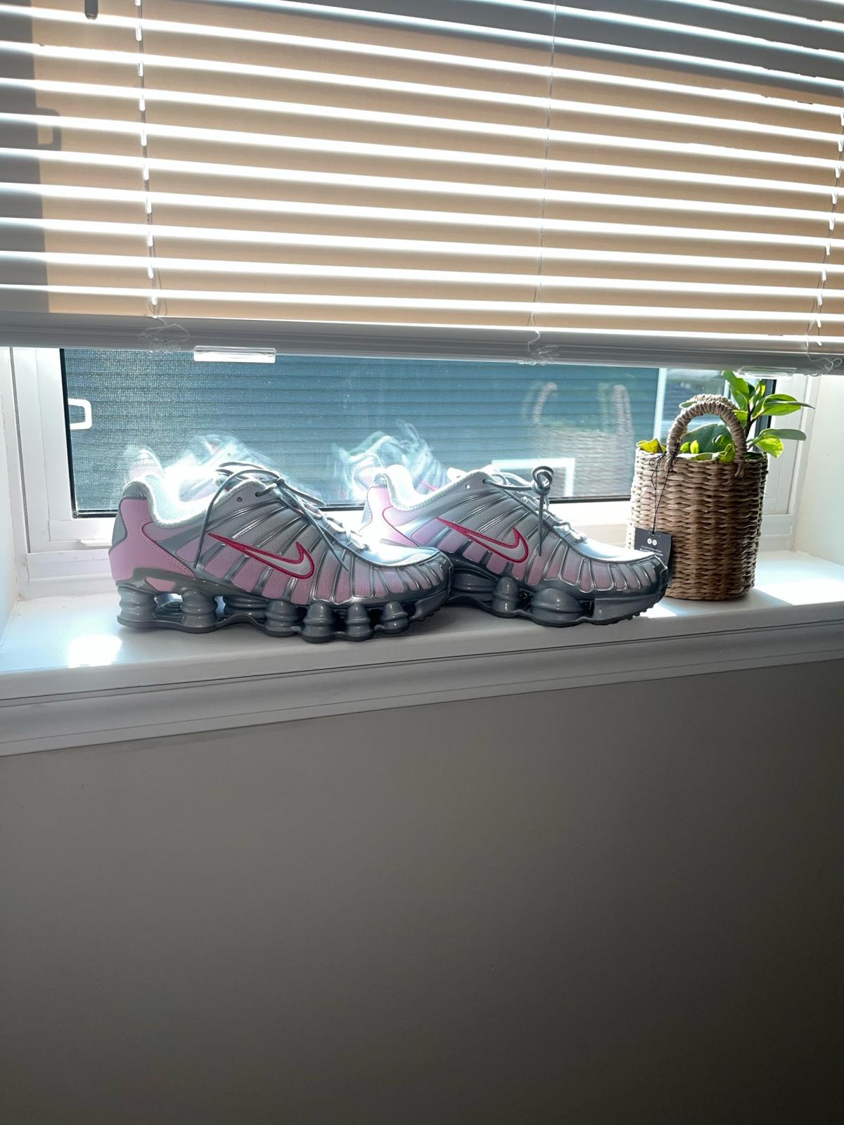 size 9 men nike shox tl pink foam women 105
