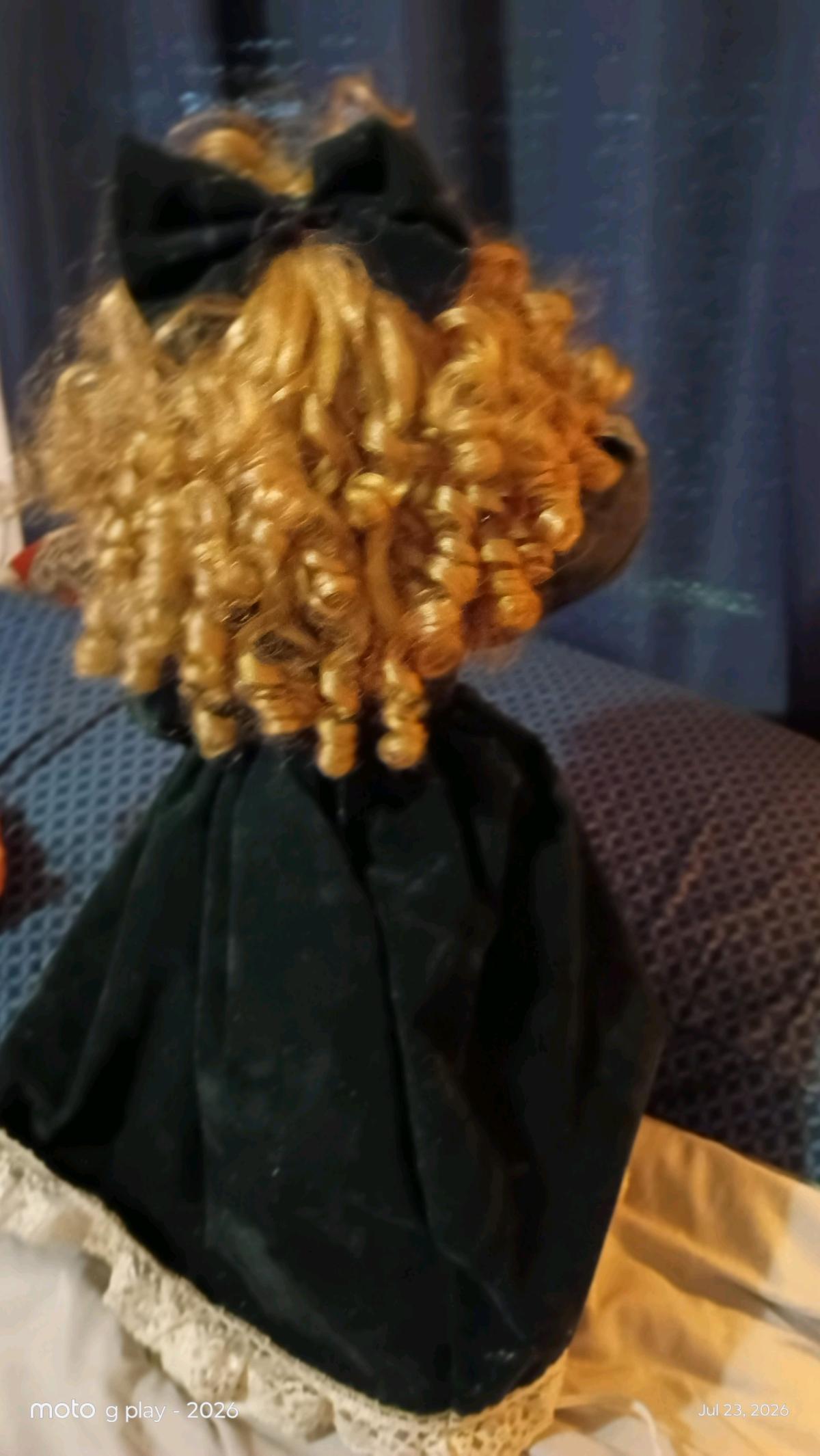 A doll that moves dances with her arms