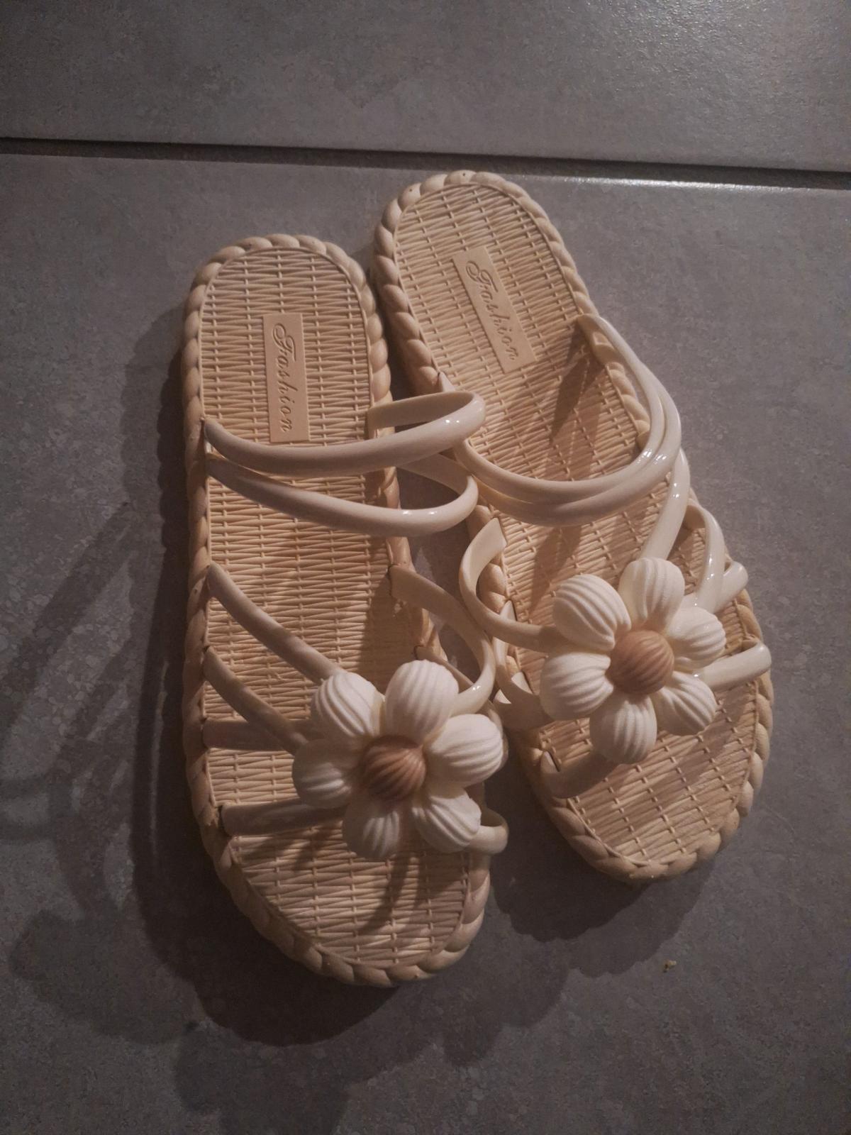 women fashion sandals for beach
