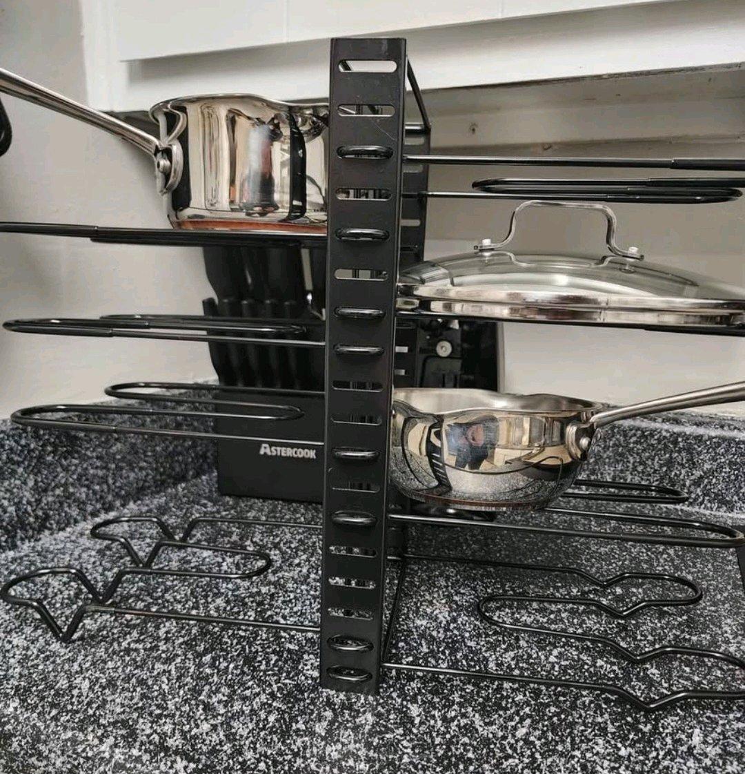 Adjustable pots and lids holder